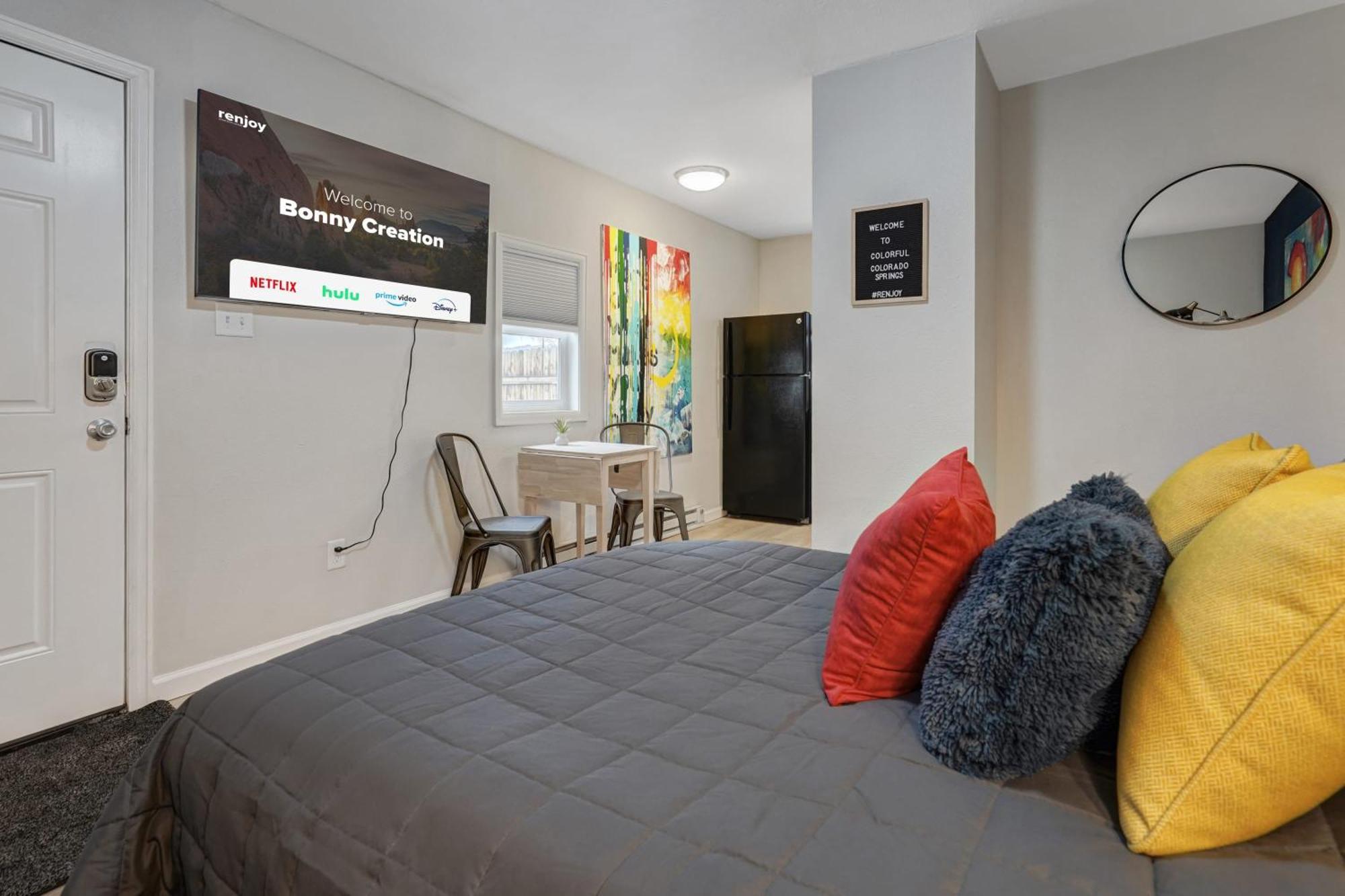 Bonny Creation - Chic Downtown Convenience Hot Tub Colorado Springs